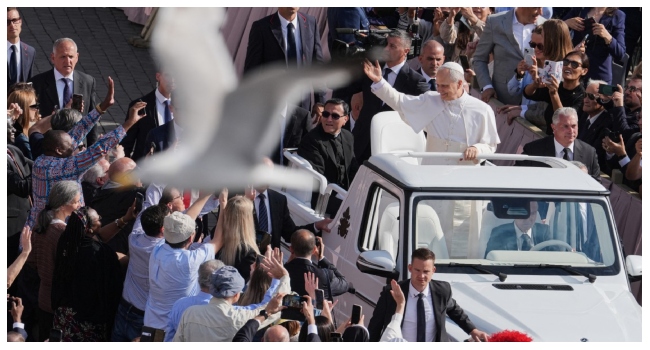 Pope Leo XIV Greets Crowds in Popemobile Before Historic Inaugural Mass